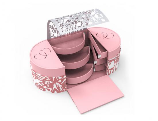 ピンクの紙箱